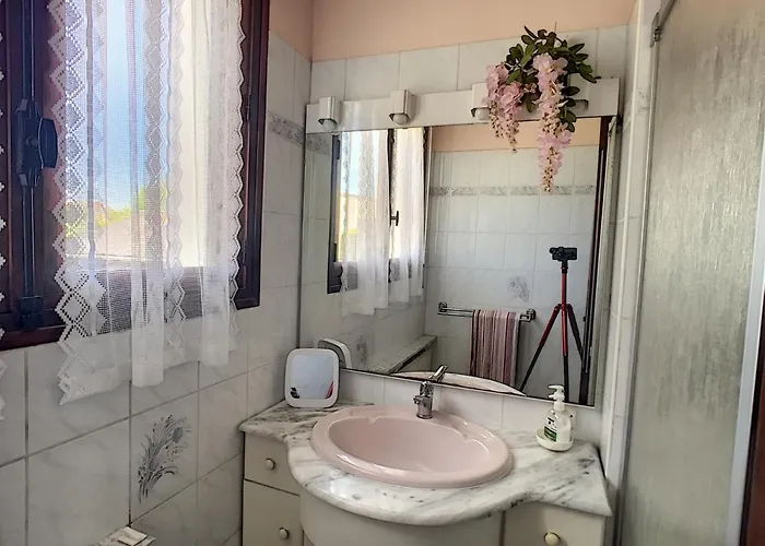 Vakantiehuis Maison Calme Avec Jardin, Veranda, Proche Plage Et Commerces - Fr-1-361-145