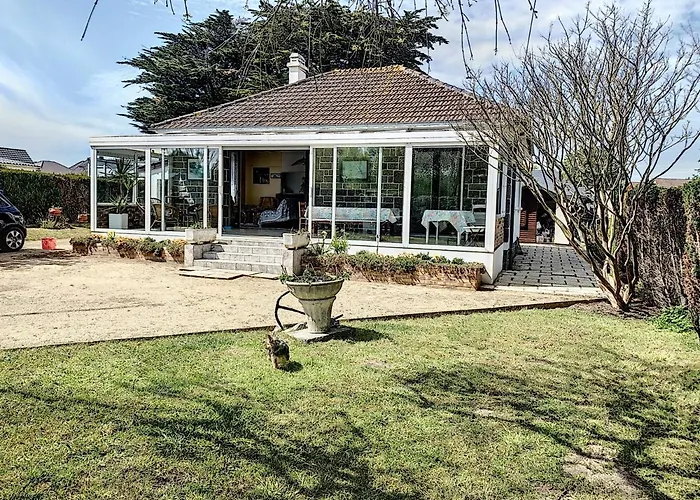 Vakantiehuis Maison Calme Avec Jardin, Veranda, Proche Plage Et Commerces - Fr-1-361-145